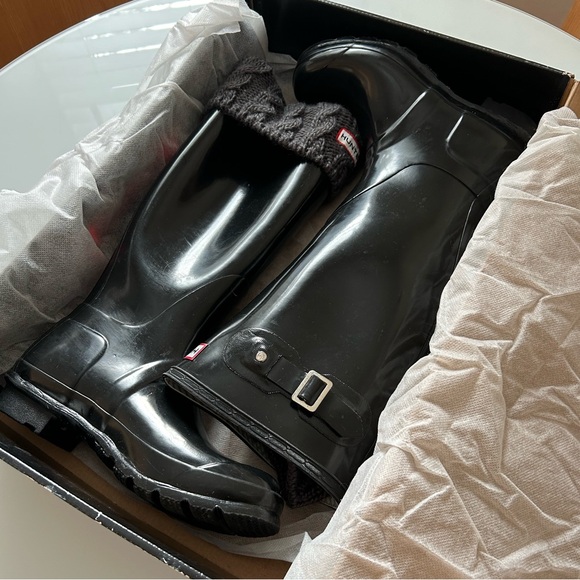 hunter tall gloss rain boots with removable liner for warmth - Picture 2 of 4
